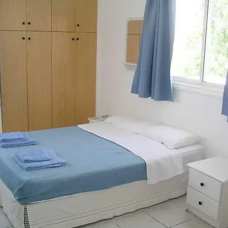 Renos Apts 3* Polis