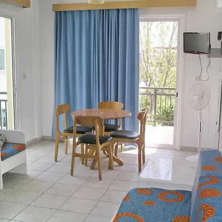 Renos Apts 3* Polis