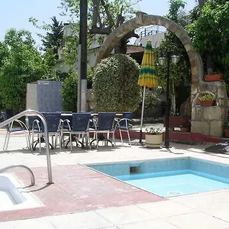 Renos Apts 3* Polis